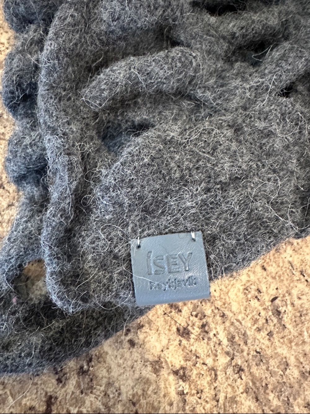 ISey Reykjavik Icelandic Sheep Wool Knit Scarf in Charcoal Gray - Picture 2 of 3